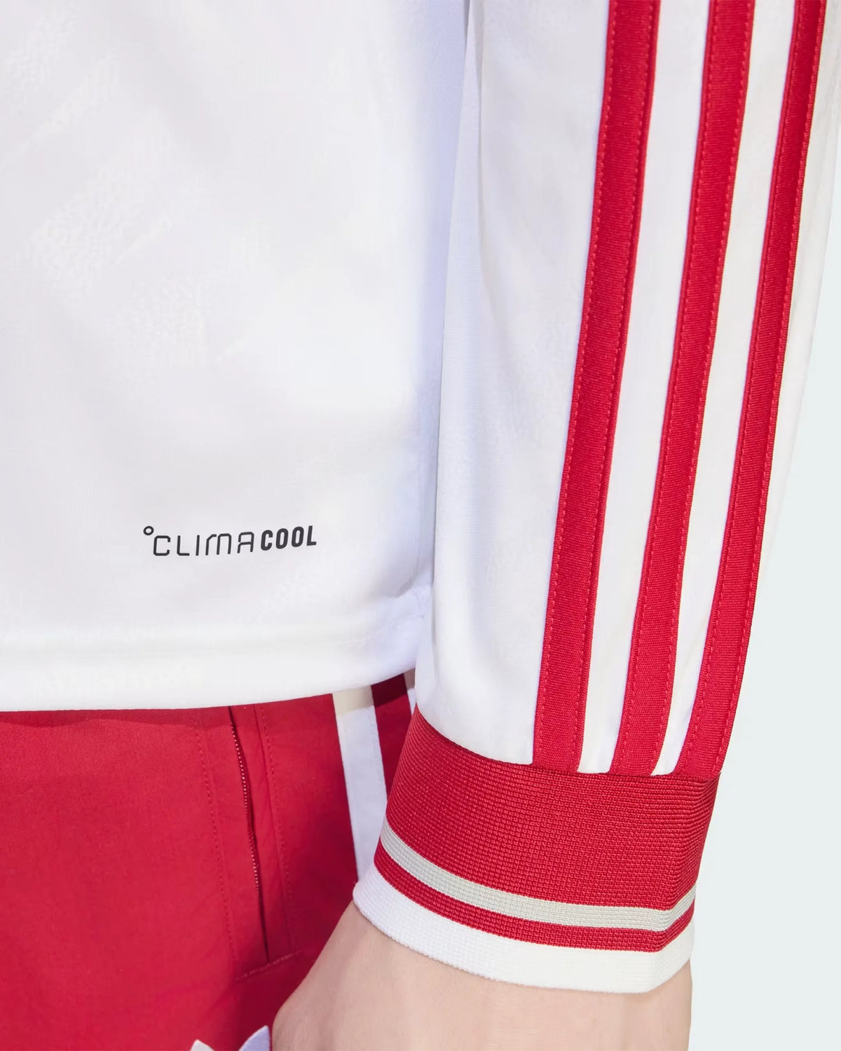 Liverpool 26-27 Long Sleeve Away Jersey - Detail