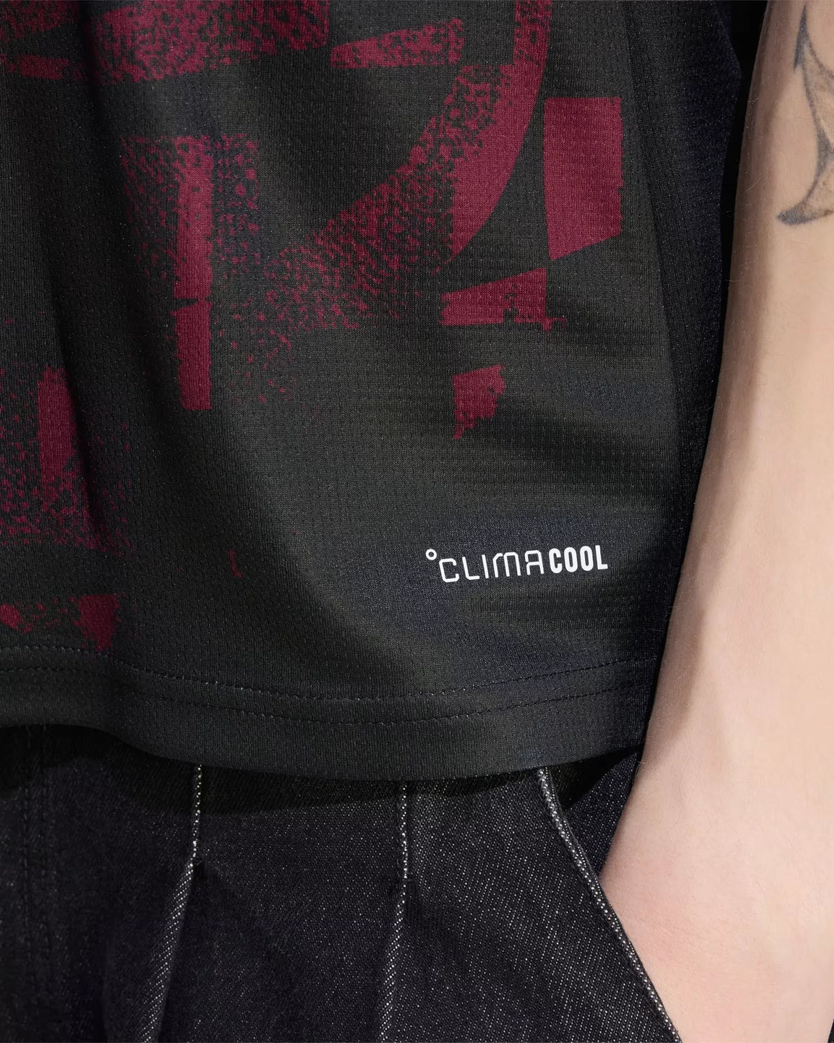 Liverpool 26-27 Third Jersey - Detail