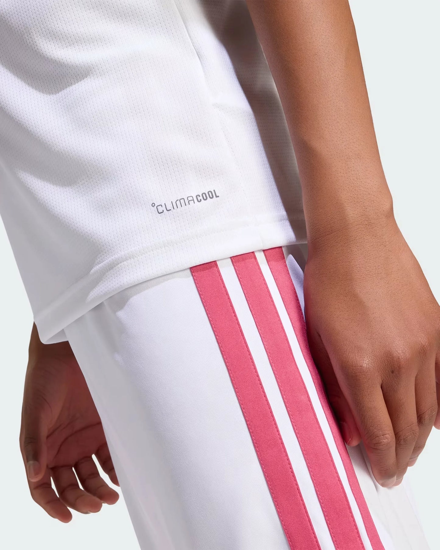Real Madrid 26-27 Home Kids Kit - Detail