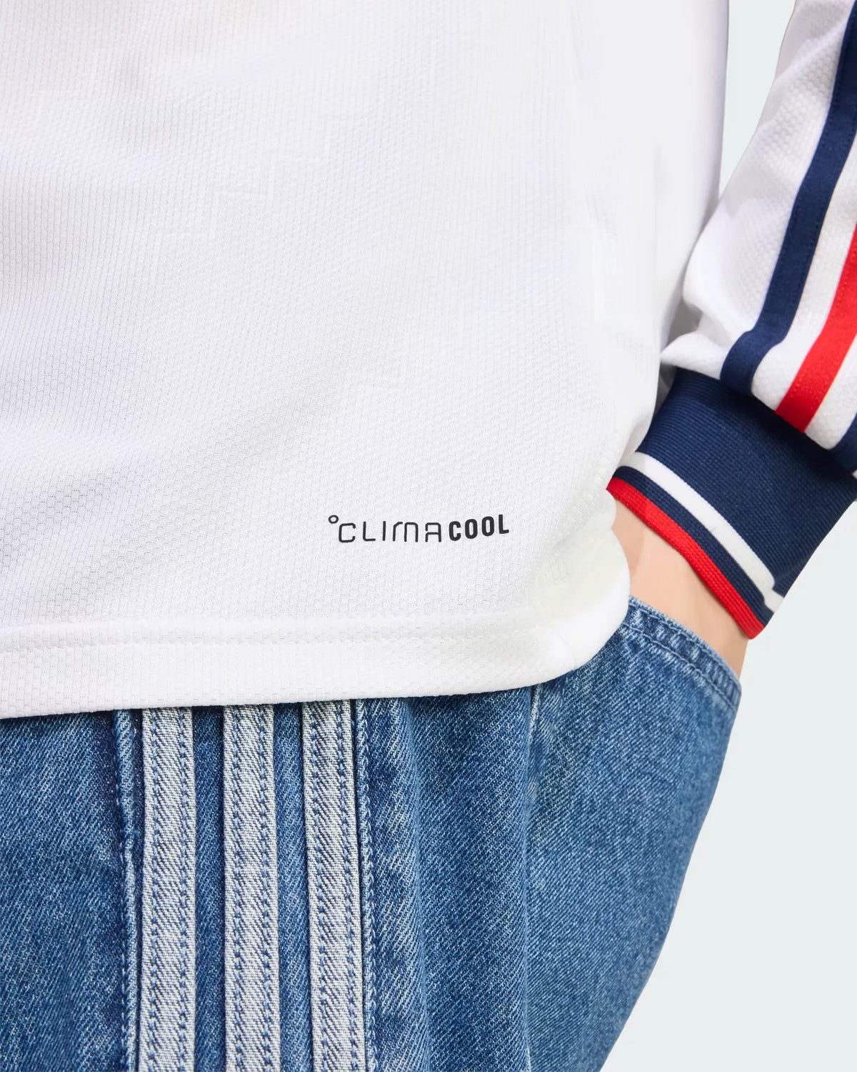 Bayern Munich 26-27 Long Sleeve Away Jersey - Detail