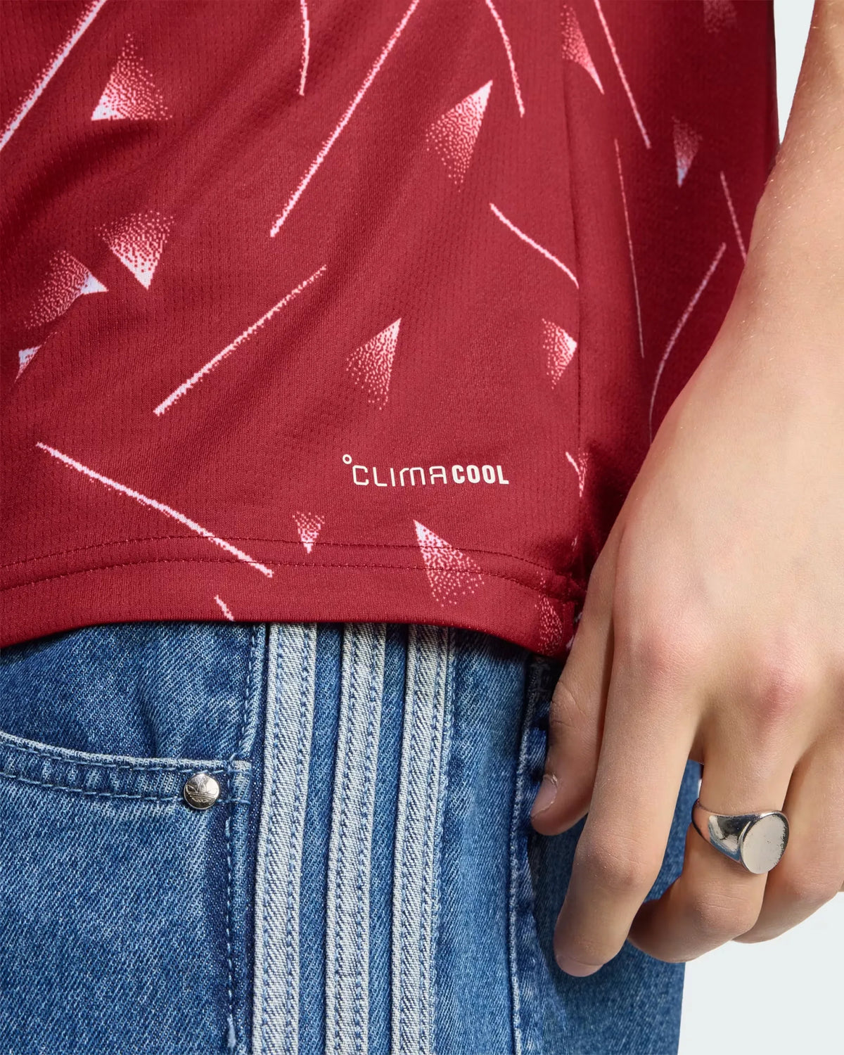 Liverpool 26-27 Home Jersey - Detail