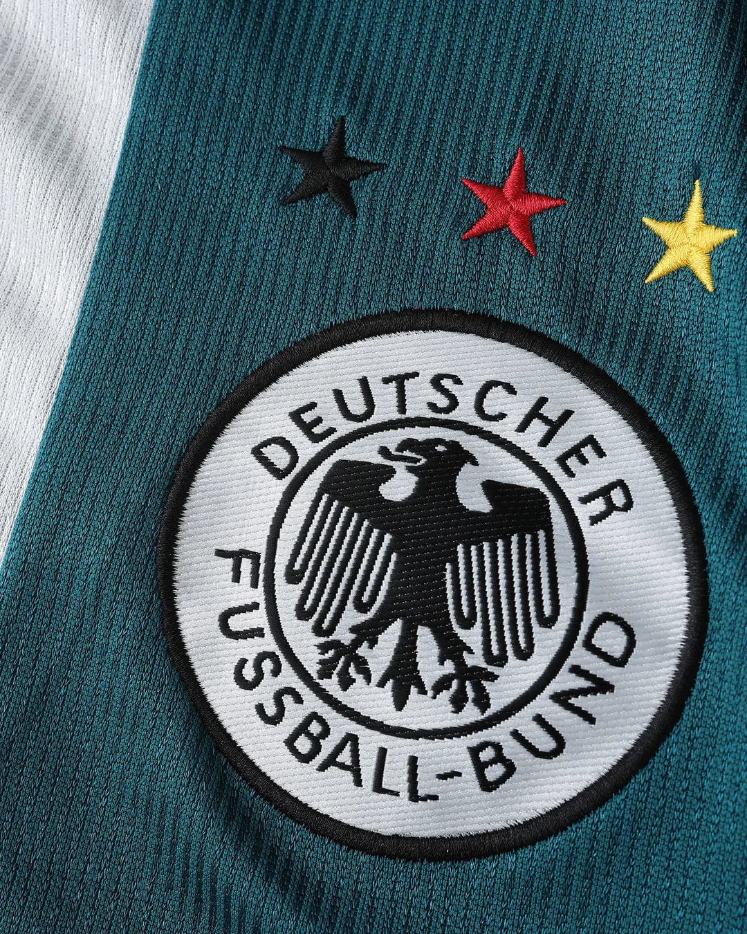 03-germany-1998-away-retro-jersey-detail-1.webp