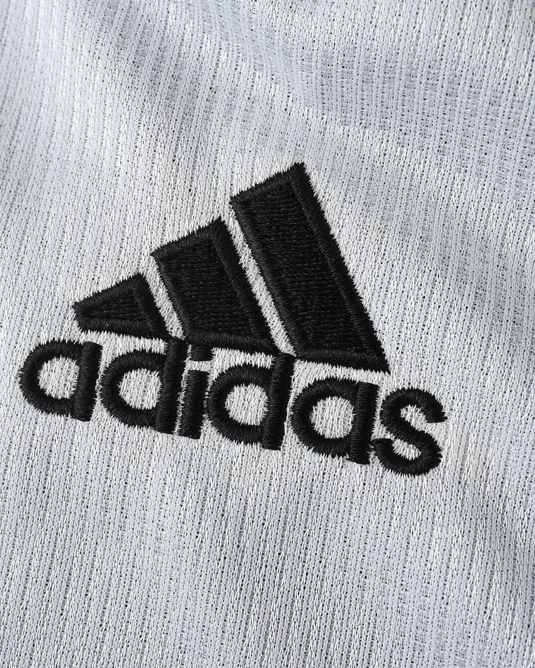 04-germany-1998-away-retro-jersey-detail-2.webp