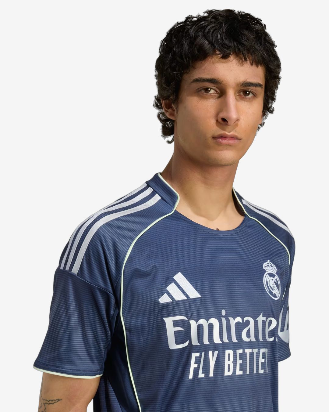 04-real-madrid-25-26-away-jersey-front-3.jpg
