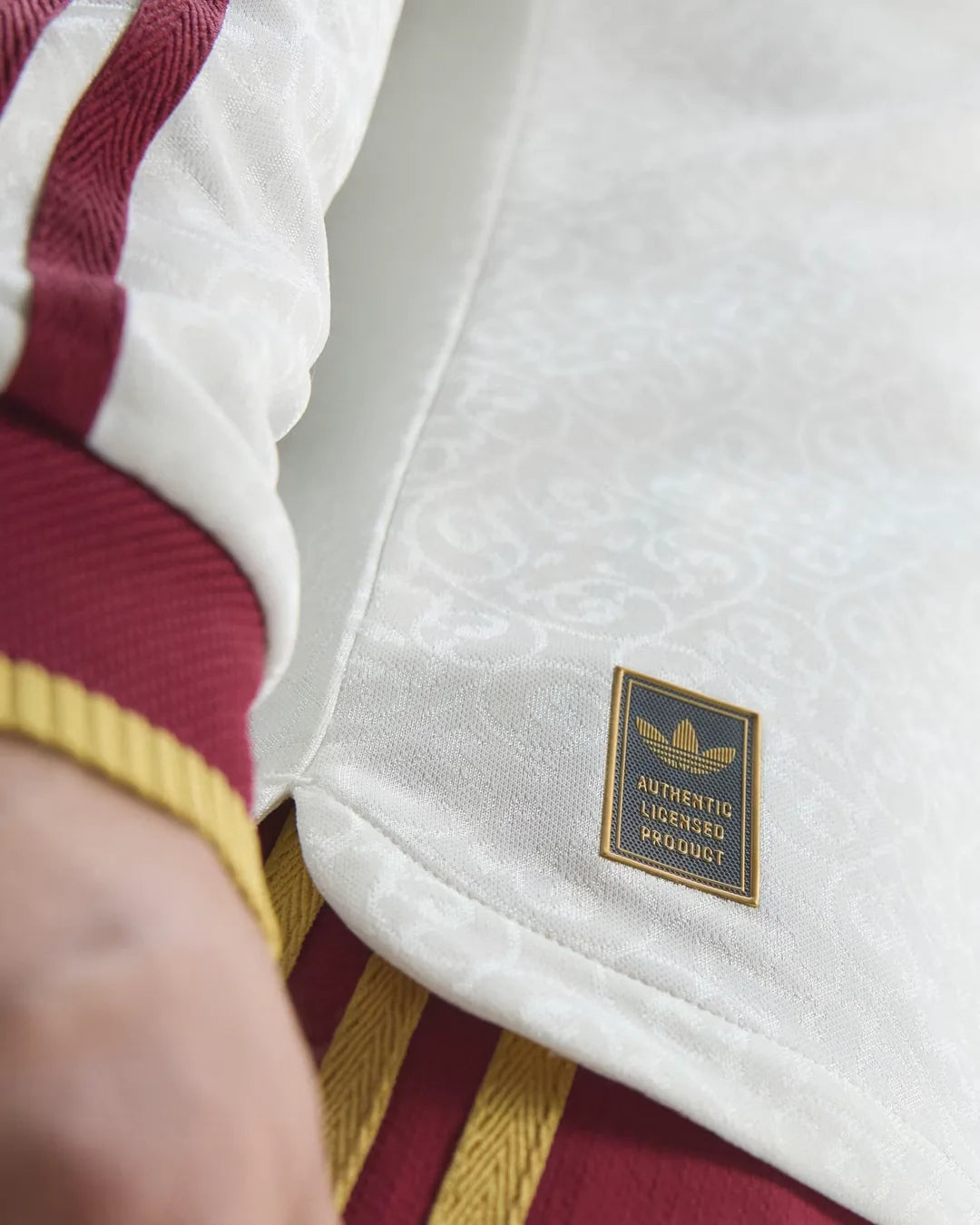 04-spain-2026-away-player-version-long-sleeve-jersey-detail-1.webp