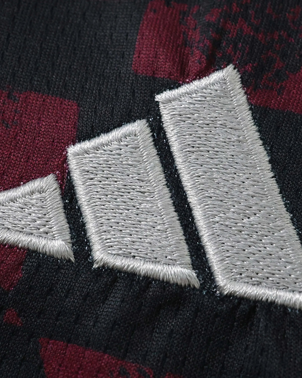 Liverpool 26-27 Third Kids Kit - Detail