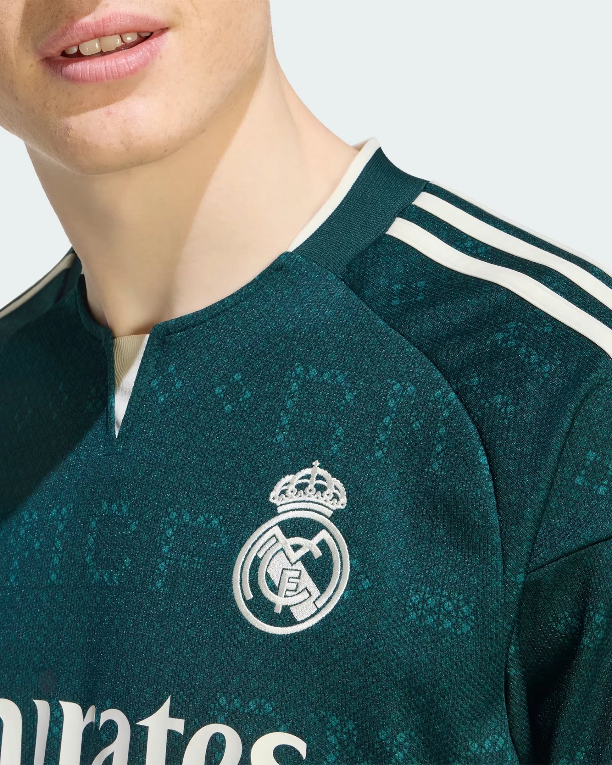 Real Madrid 26-27 Away Jersey - Detail