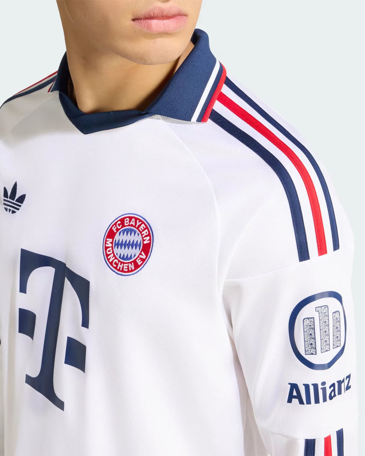 Bayern Munich 26-27 Long Sleeve Away Jersey - Detail