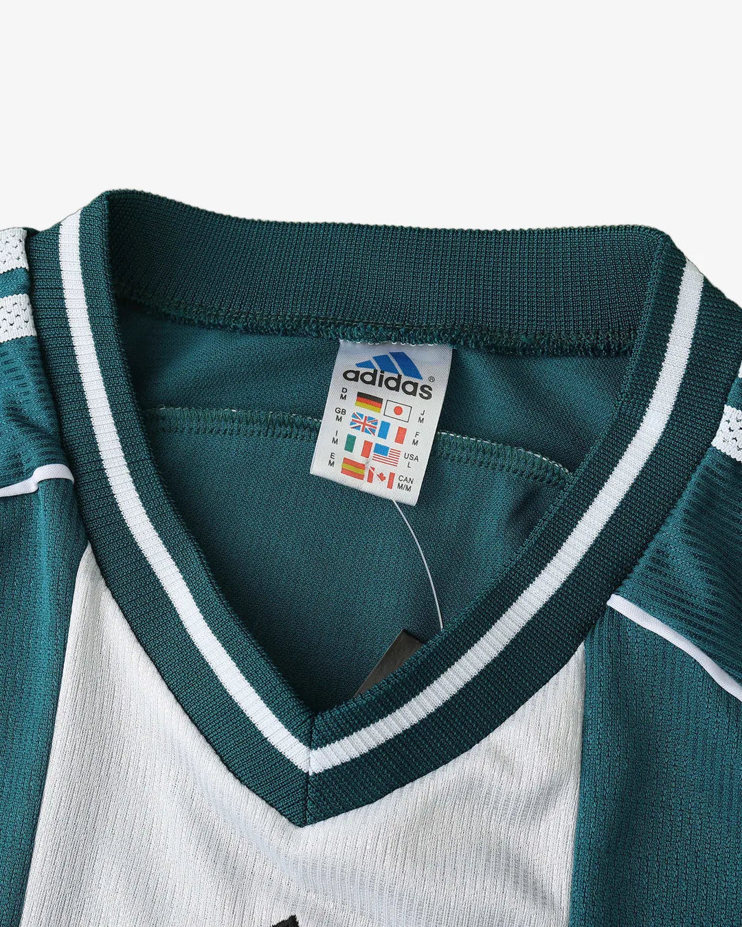 07-germany-1998-away-retro-jersey-detail-5.webp