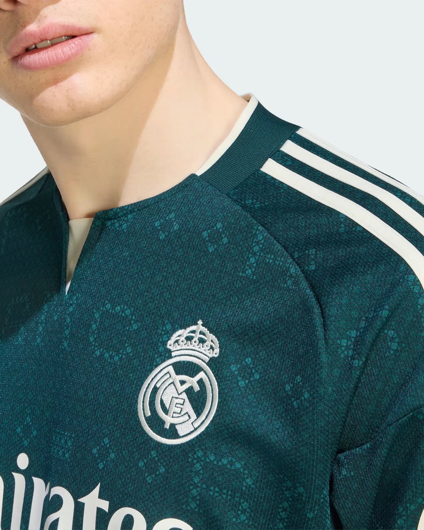 Real Madrid 26-27 Long Sleeve Away Jersey - Detail