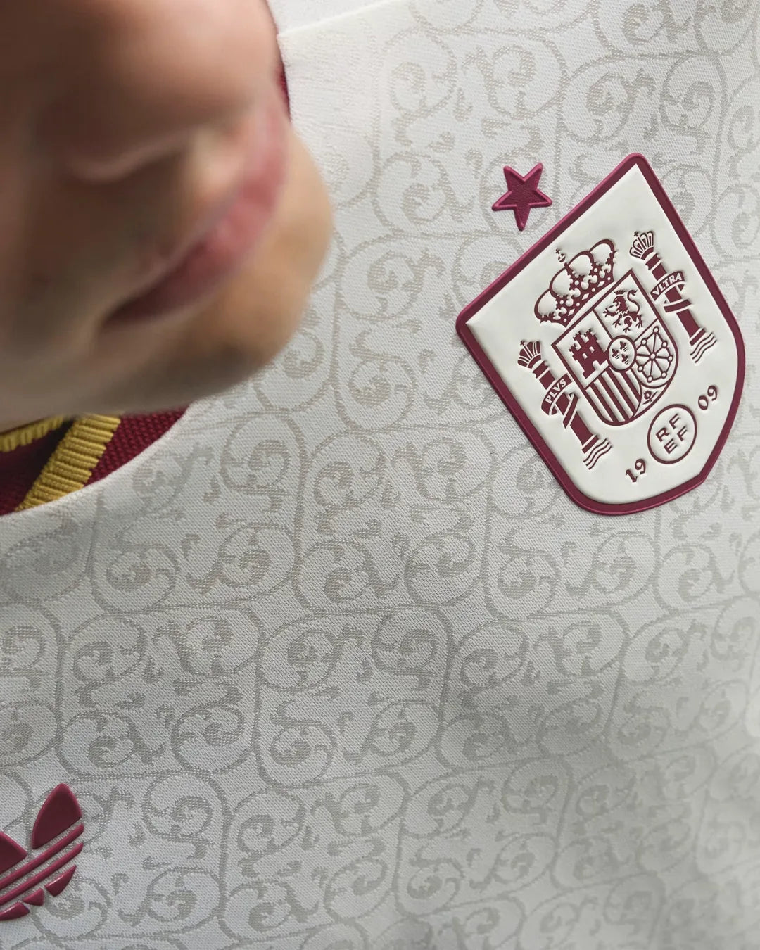 07-spain-2026-away-player-version-jersey-detail-2.webp