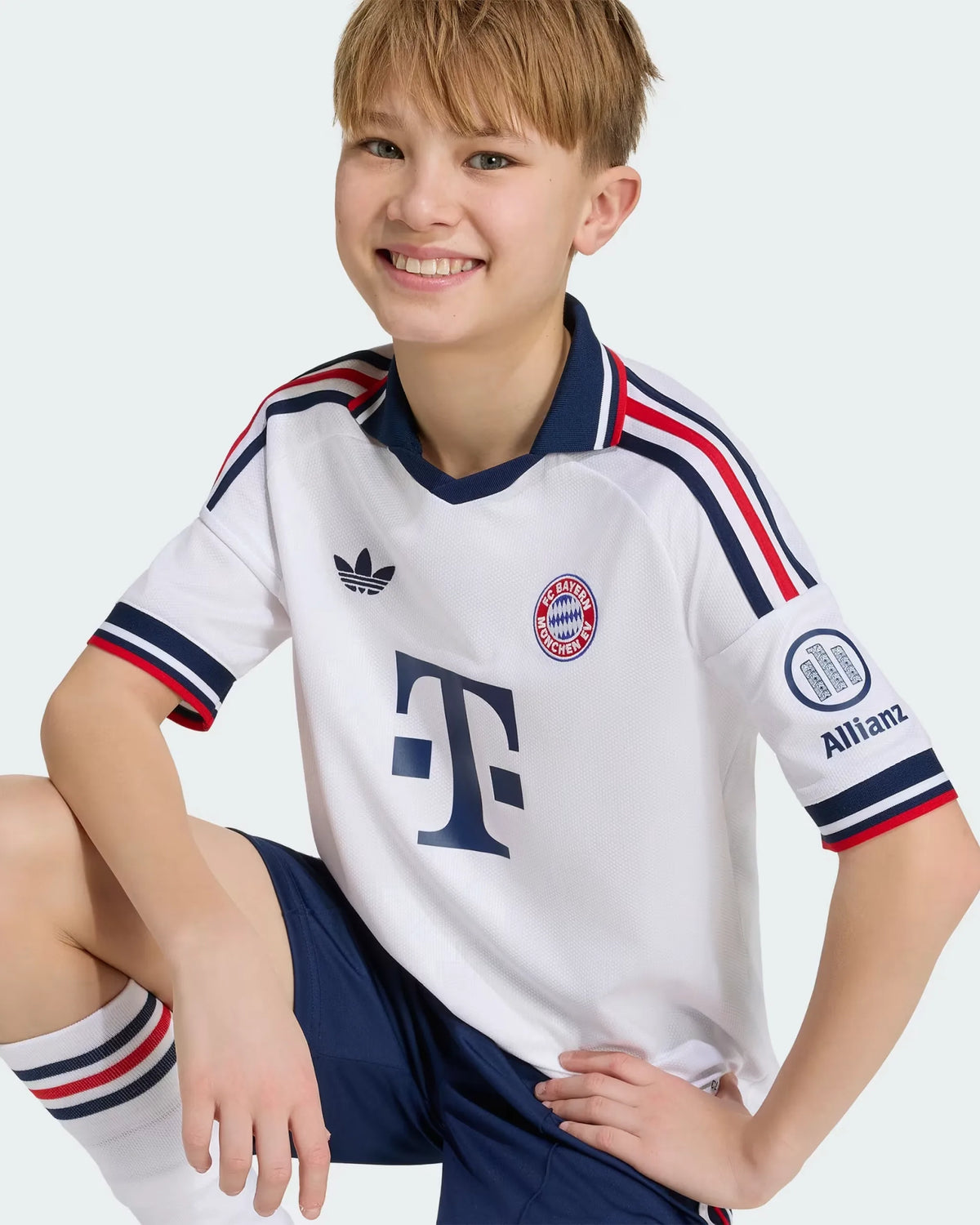 Bayern Munich 26-27 Away Kids Kit - Detail