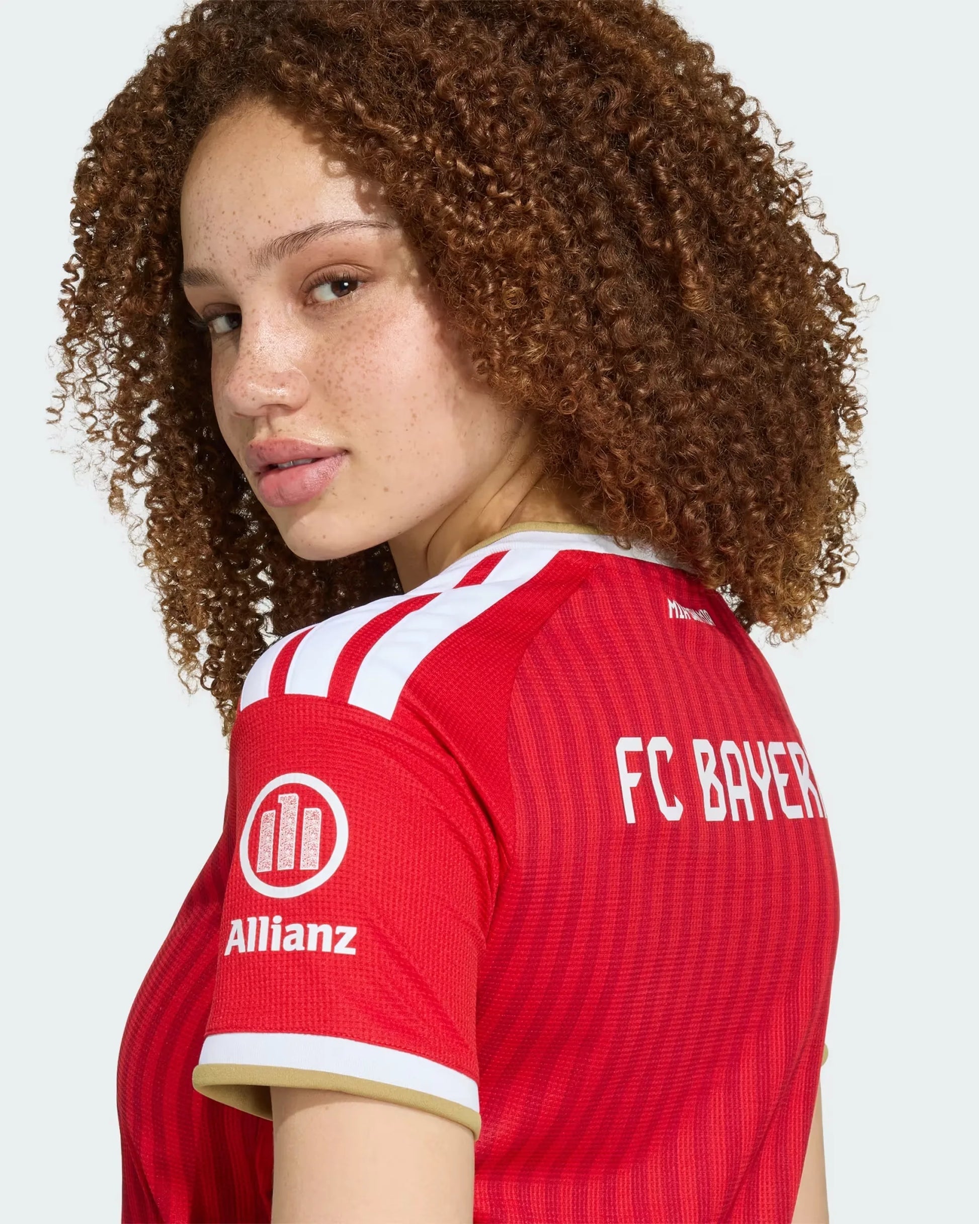 Bayern Munich 26-27 Home Women's Jersey - Detail