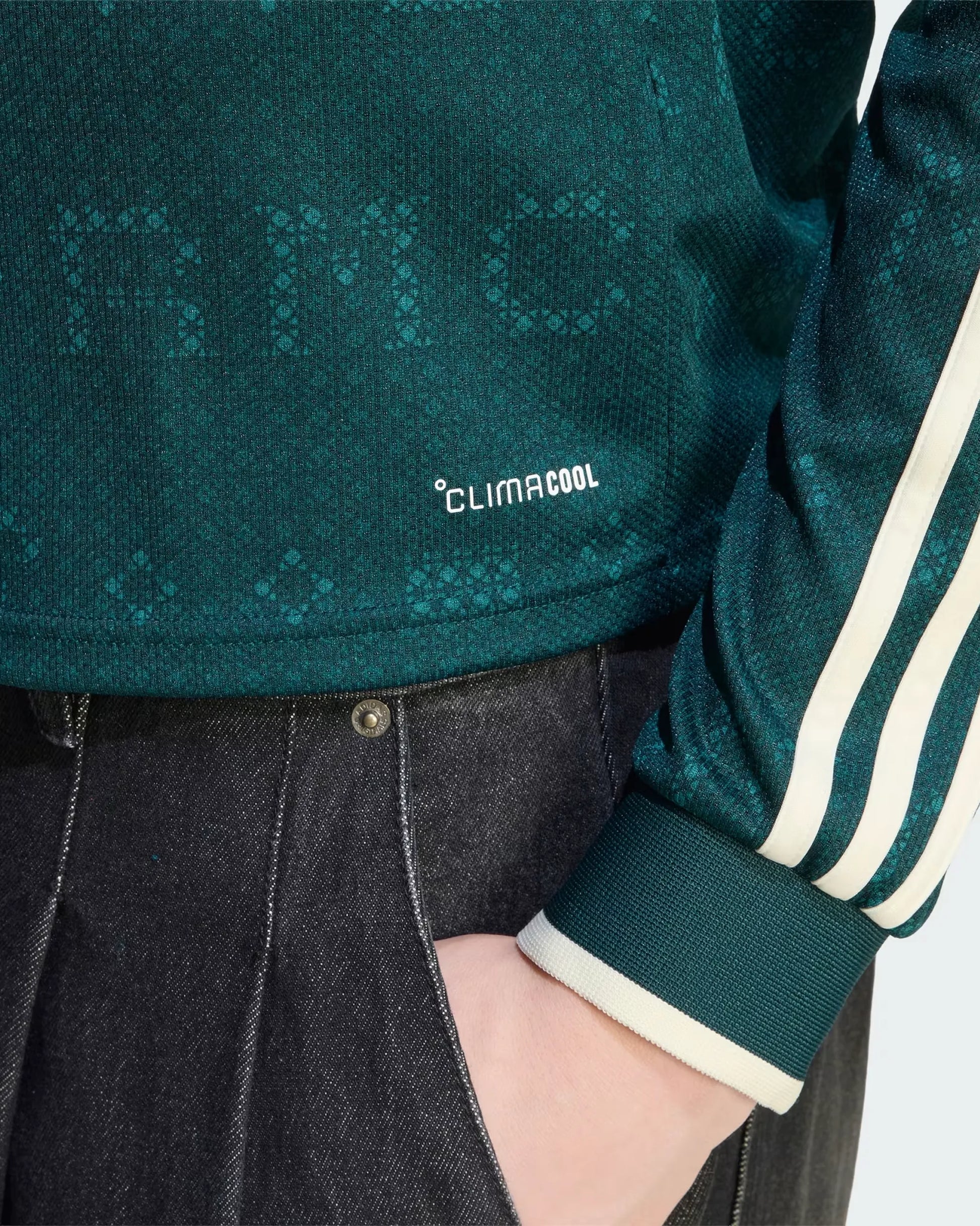 Real Madrid 26-27 Long Sleeve Away Jersey - Detail