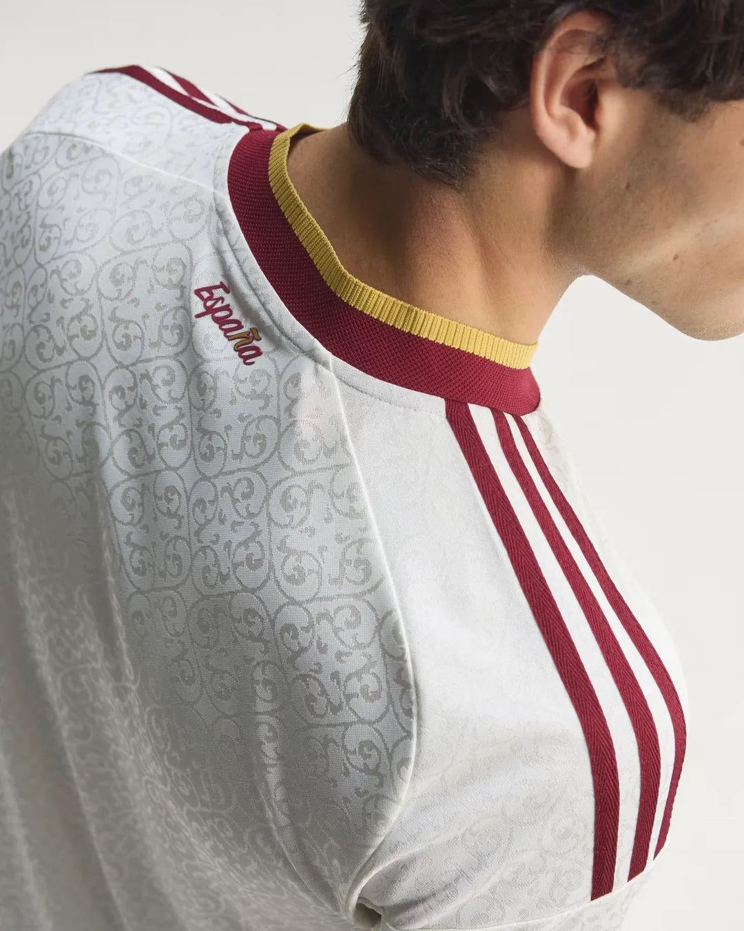 08-spain-2026-away-player-version-jersey-detail-3.webp