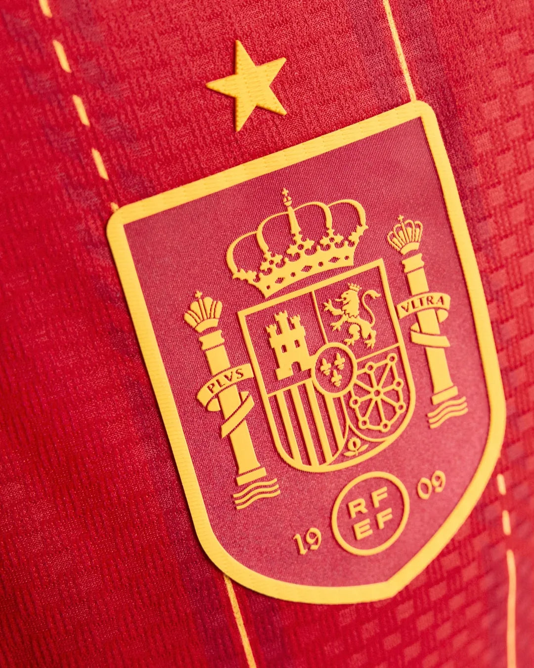 08-spain-2026-home-player-version-jersey-detail-3.webp