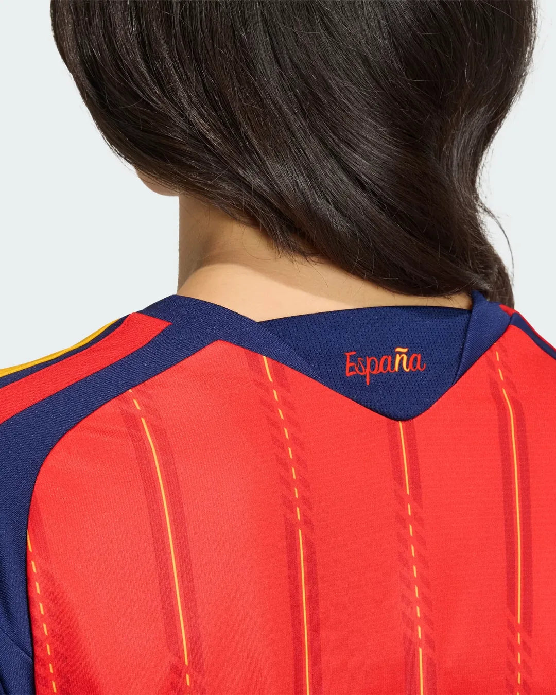08-spain-2026-home-womens-cropped-jersey-detail-2.webp