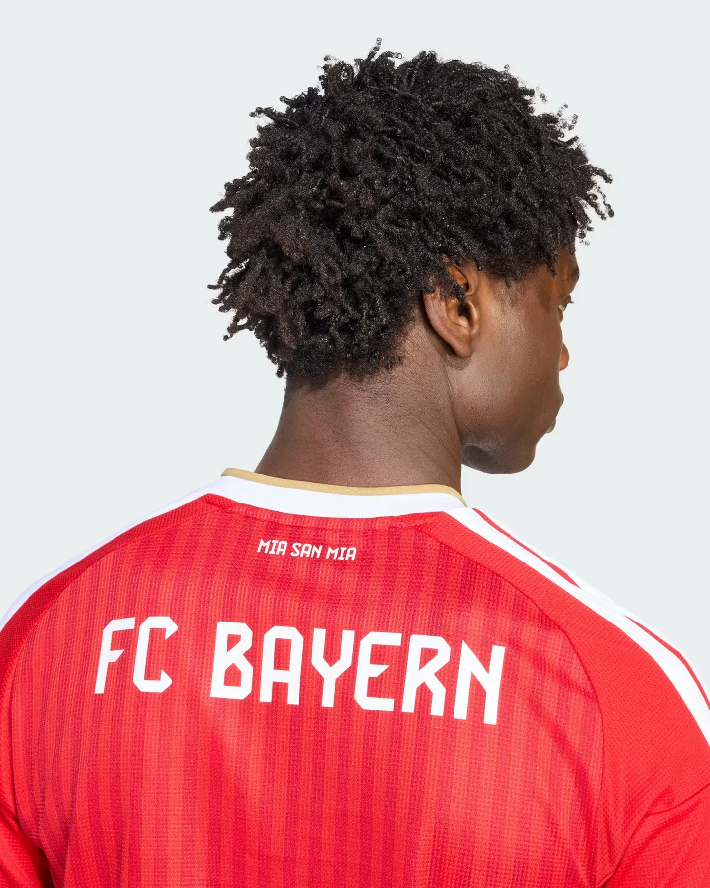 Bayern Munich 26-27 Home Jersey - Detail