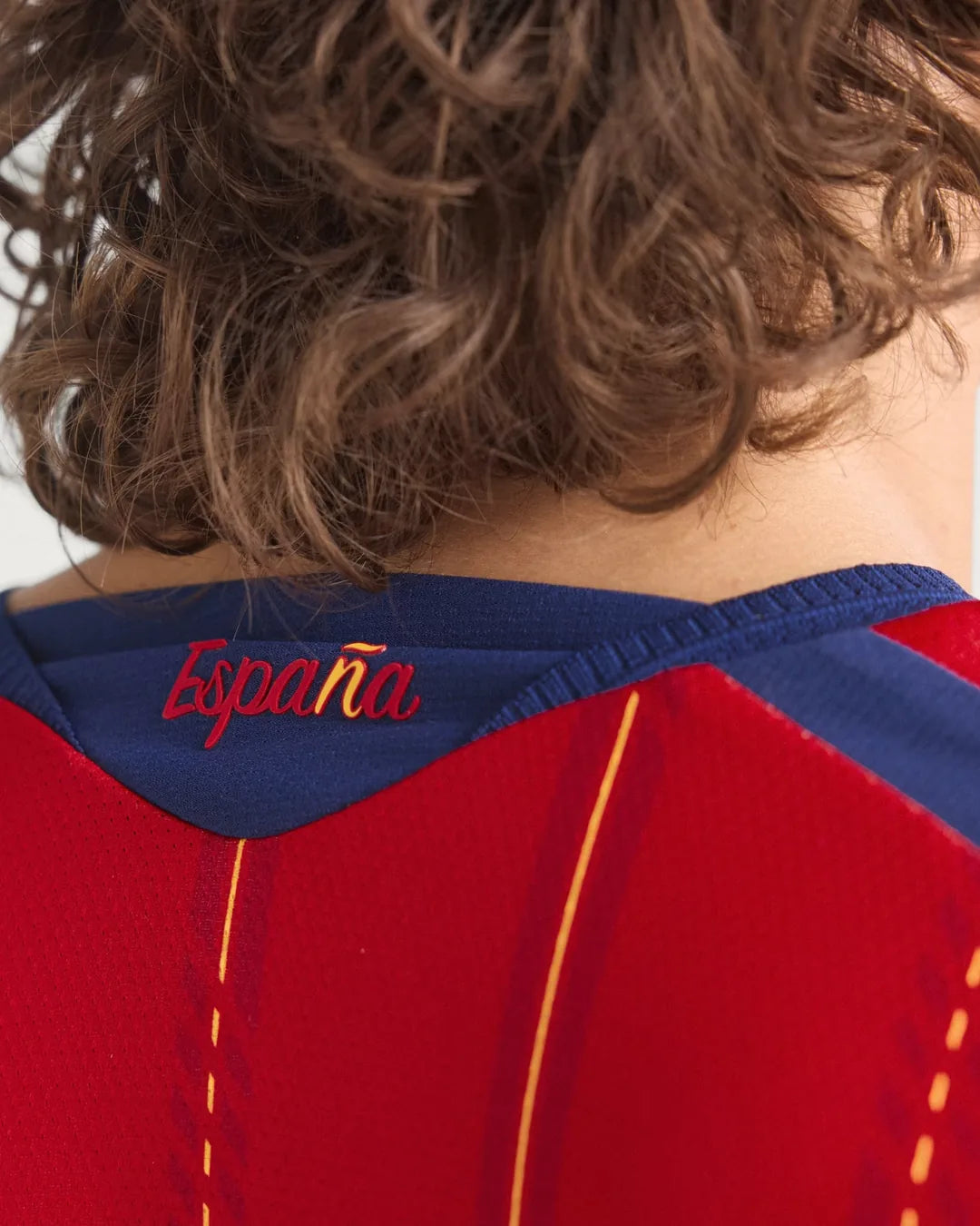 09-spain-2026-home-player-version-jersey-detail-4.webp